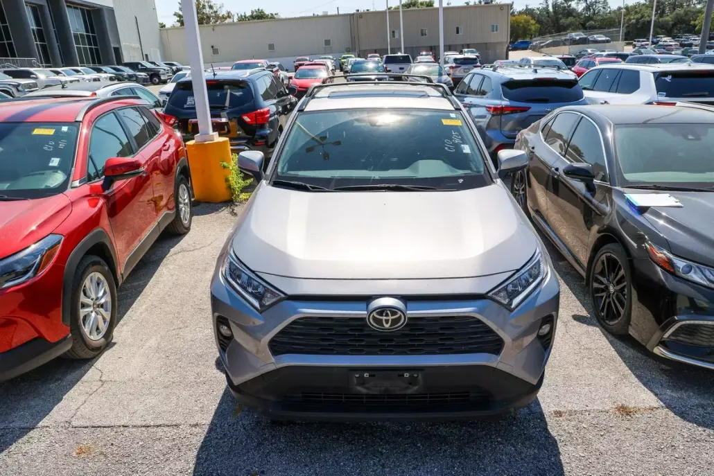 2021 Toyota RAV4 XLE Premium photo 1