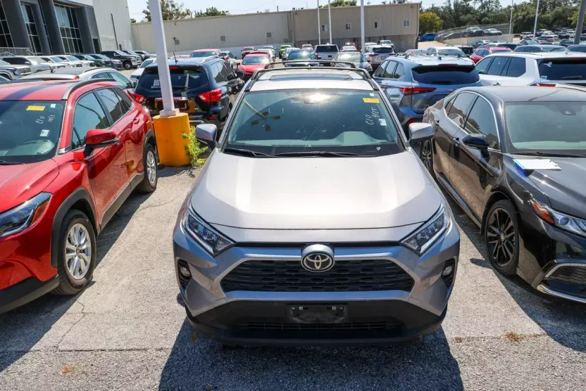 2021 Toyota RAV4 XLE Premium photo 1