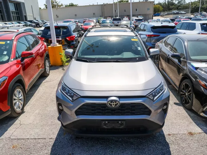 2021 Toyota RAV4 XLE Premium photo 1