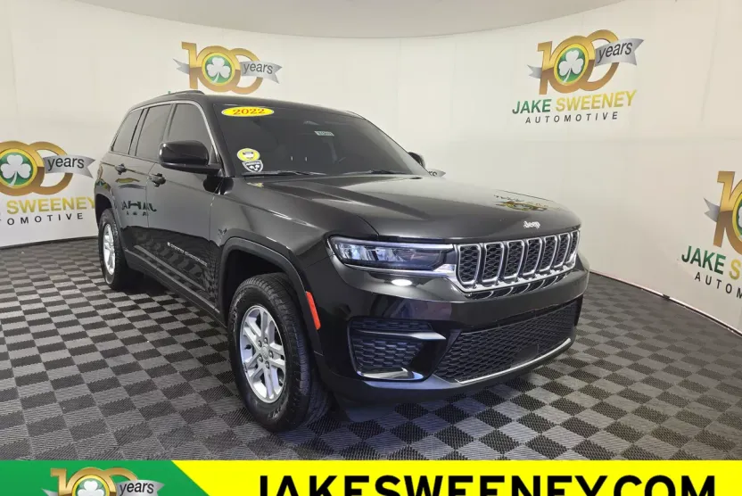 2022 Jeep Grand Cherokee Laredo photo 1