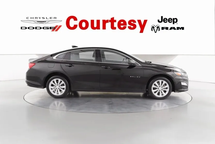 2025 Chevrolet Malibu 1LT photo 1