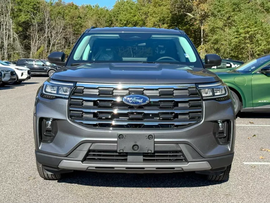 2025 Ford Explorer photo 1
