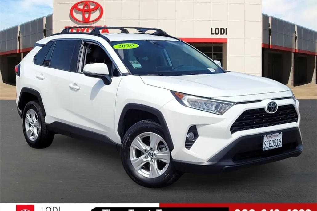 2020 Toyota RAV4 XLE photo 1