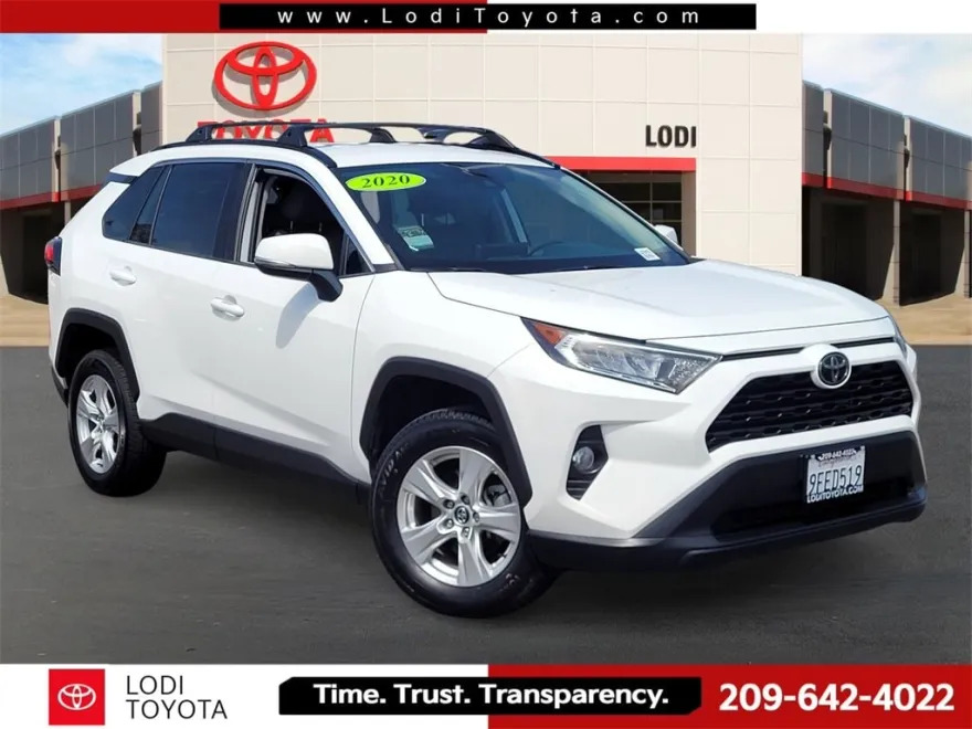 2020 Toyota RAV4 XLE photo 1