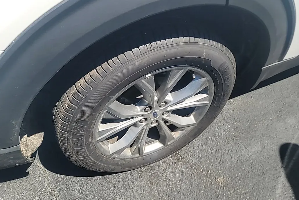 2023 Ford Explorer Limited photo 1