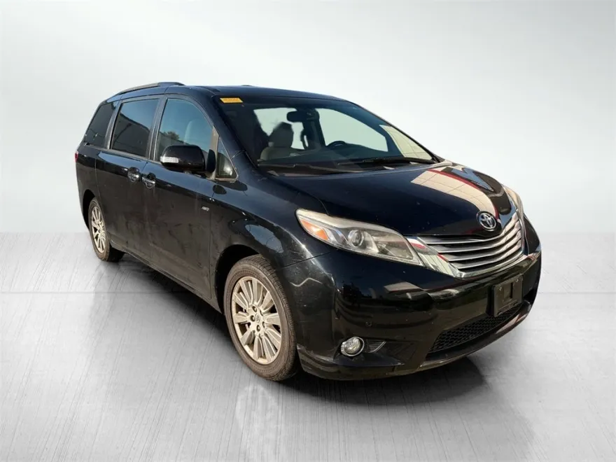 2017 Toyota Sienna Limited Premium photo 1