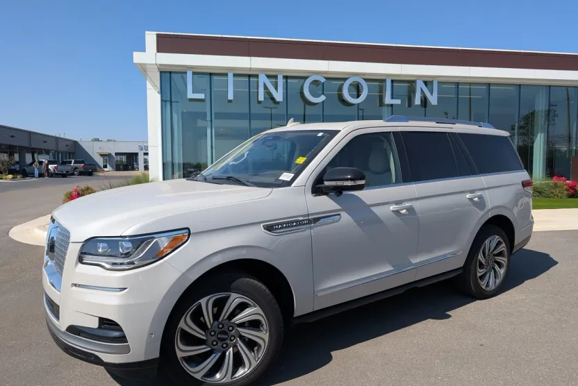 2024 Lincoln Navigator Reserve photo 1