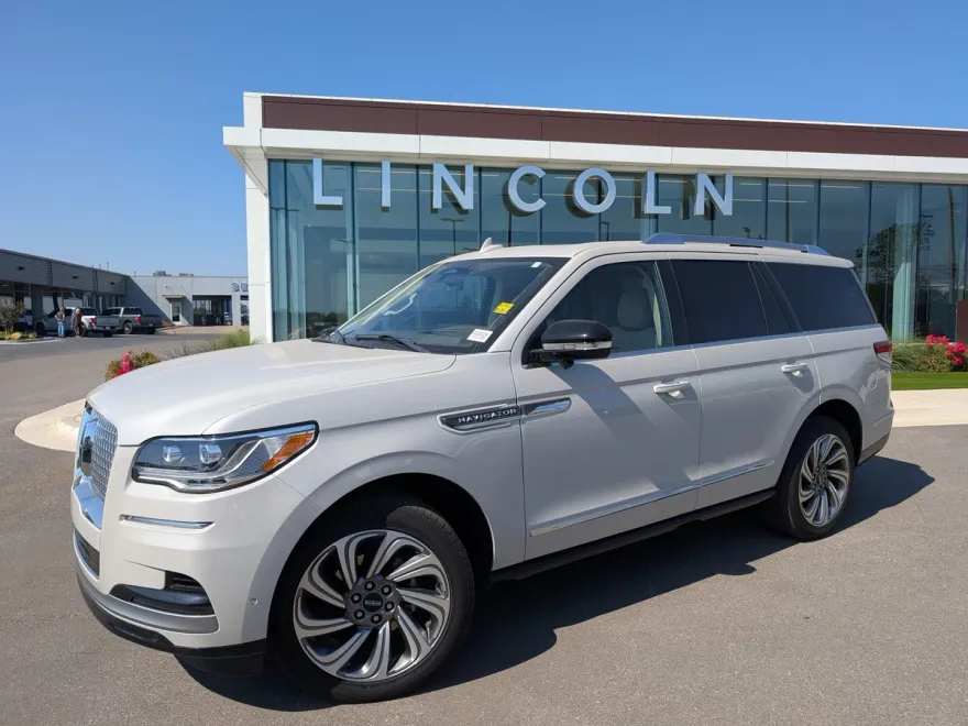 2024 Lincoln Navigator Reserve photo 1
