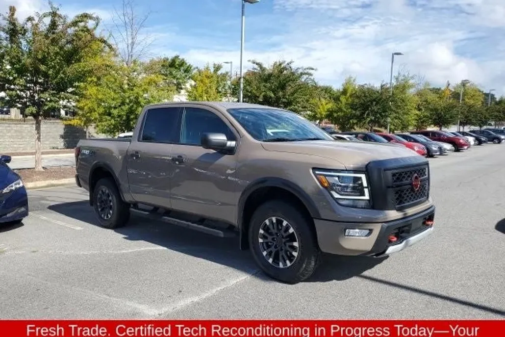2024 Nissan Titan PRO-4X photo 1