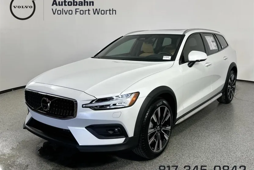 2026 Volvo V60 Cross Country B5 AWD photo 1