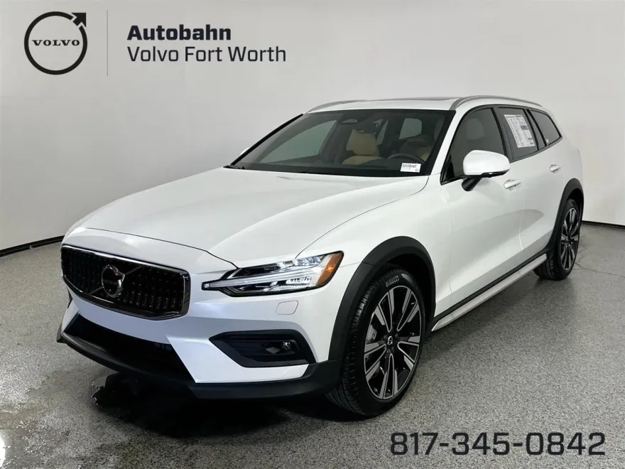 2026 Volvo V60 Cross Country B5 AWD photo 1