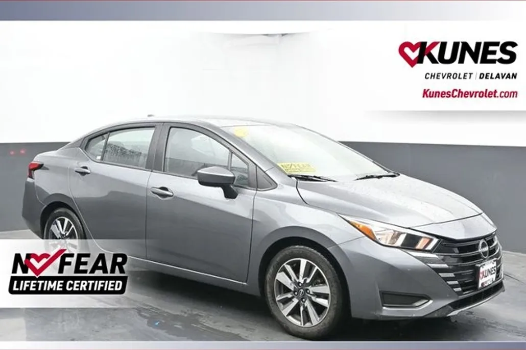 2023 Nissan Versa 1.6 SV photo 1