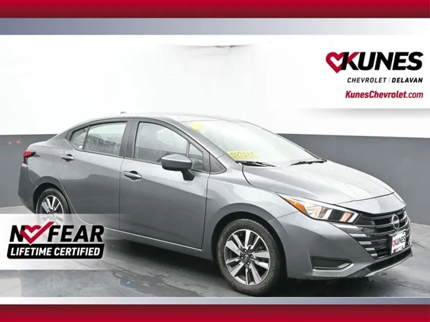 2023 Nissan Versa 1.6 SV photo 1