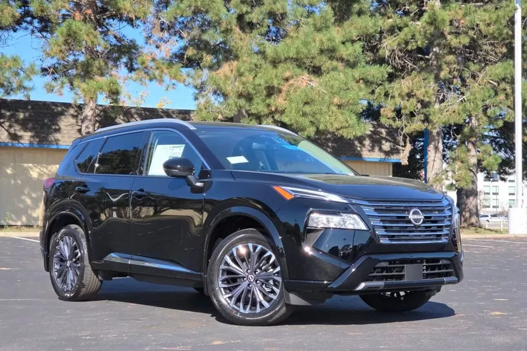 2026 Nissan Rogue Platinum photo 1