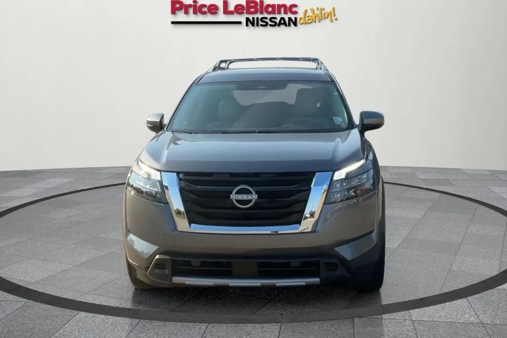 2025 Nissan Pathfinder SL photo 1
