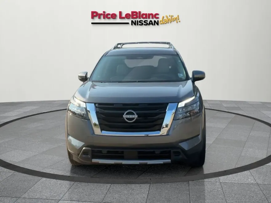 2025 Nissan Pathfinder SL photo 1