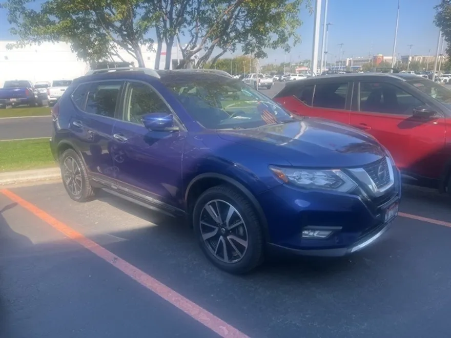 2019 Nissan Rogue SL photo 1
