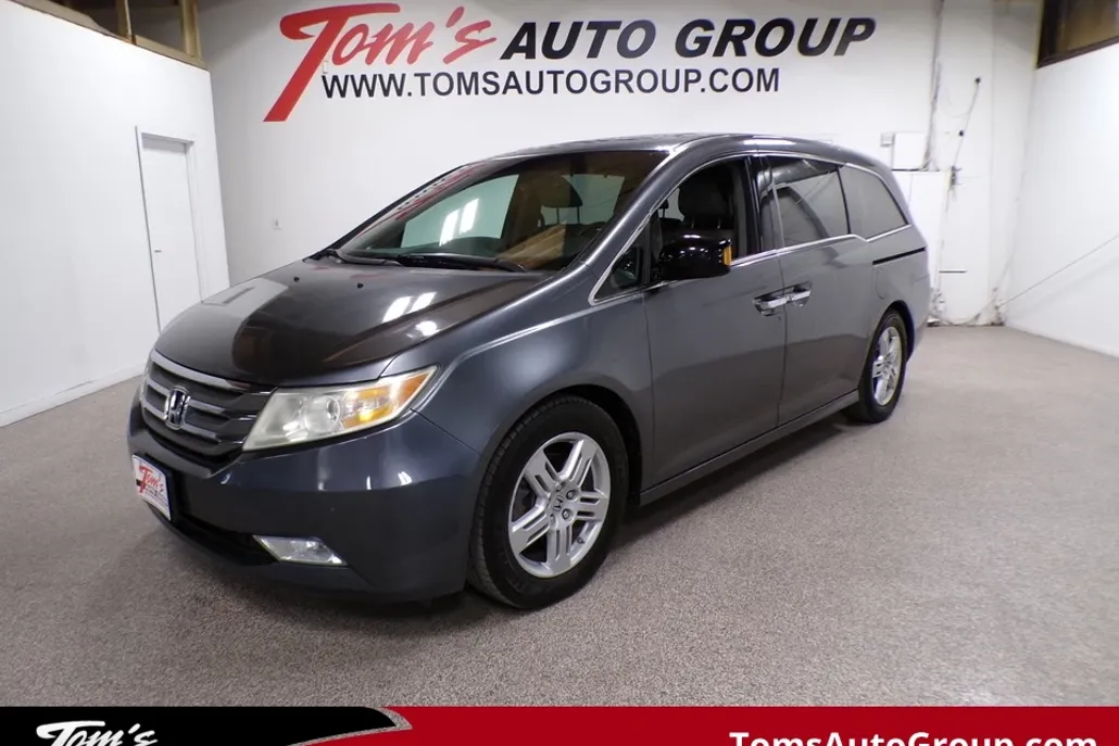 2013 Honda Odyssey Touring photo 1