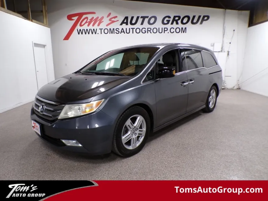 2013 Honda Odyssey Touring photo 1