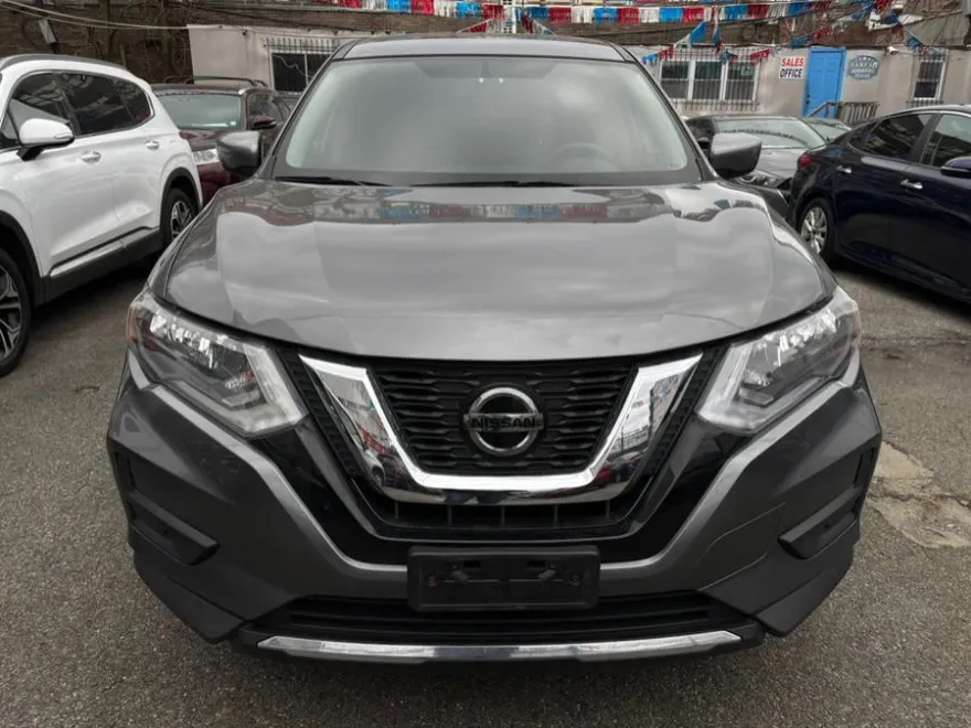 2018 Nissan Rogue S photo 2