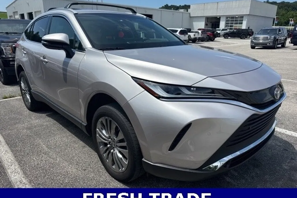 2022 Toyota Venza XLE photo 1