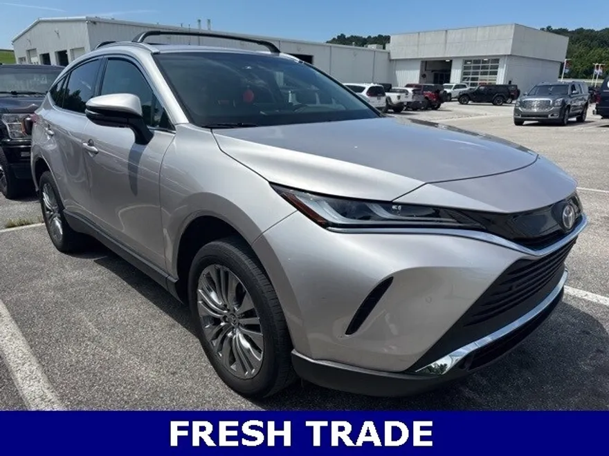 2022 Toyota Venza XLE photo 1
