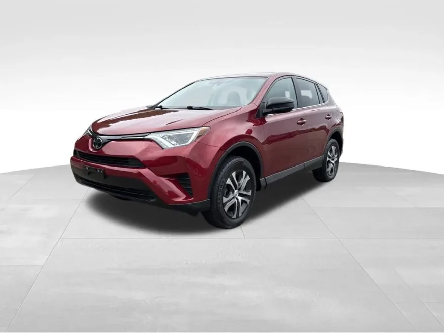 2018 Toyota RAV4 LE photo 1