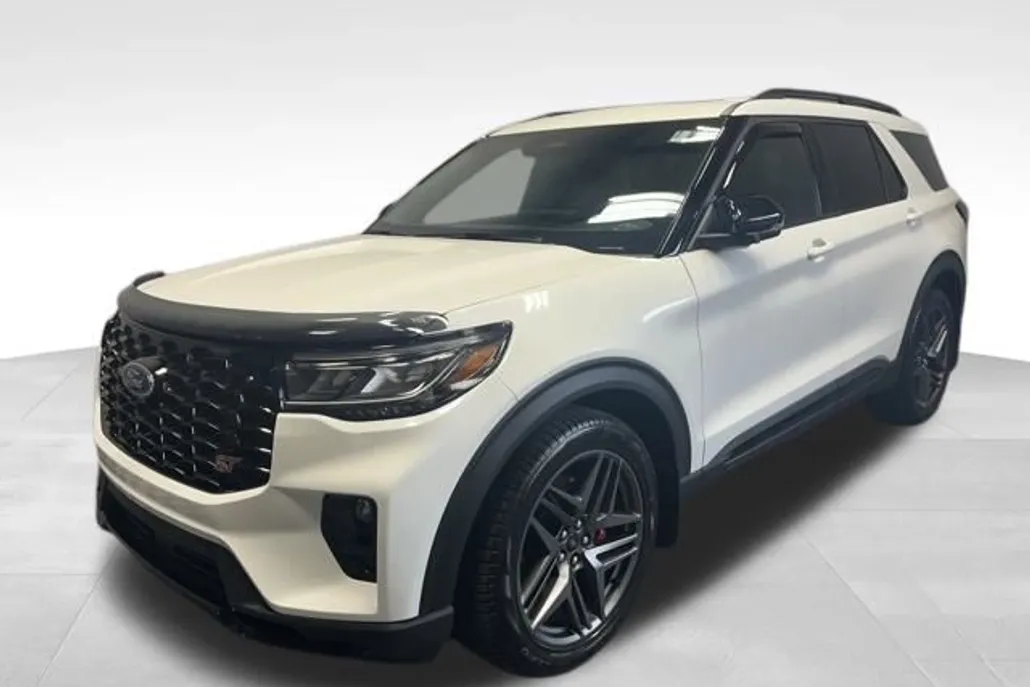 2025 Ford Explorer ST photo 1