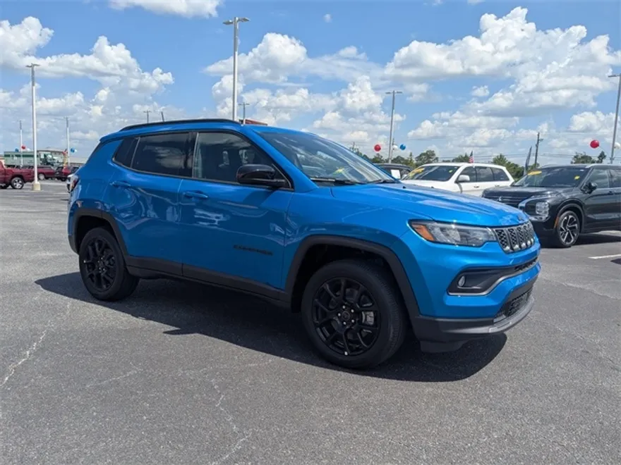 2025 Jeep Compass Latitude photo 1