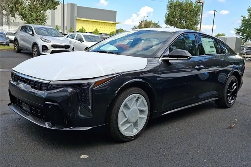 2025 Kia K4 GT-Line Turbo photo 1
