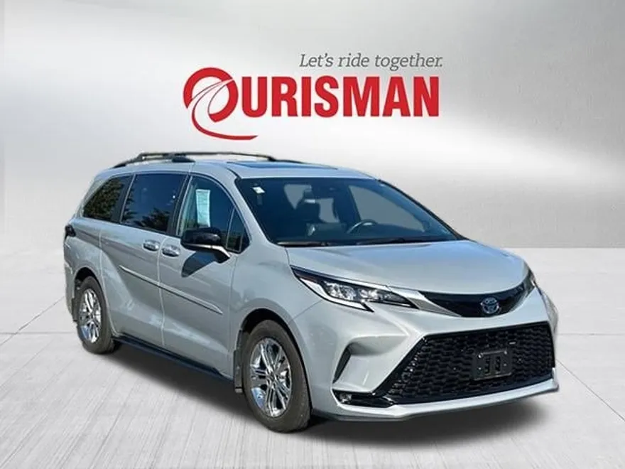 2023 Toyota Sienna XSE photo 1