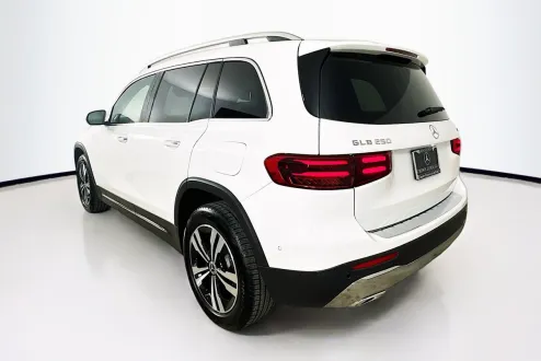 2025 Mercedes Benz GLB 250 4MATIC photo 3