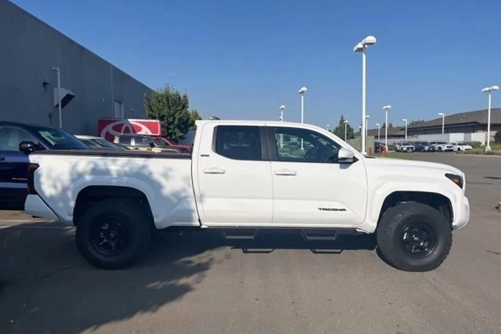2024 Toyota Tacoma Double Cab photo 1
