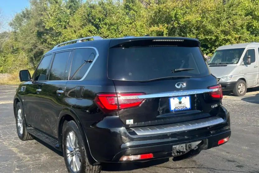 2019 Infiniti QX80 Luxe photo 1