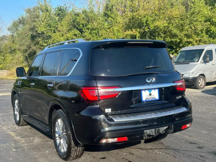 2019 Infiniti QX80 Luxe photo 1