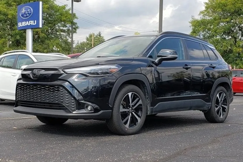 2023 Toyota Corolla Cross Hybrid XSE photo 1