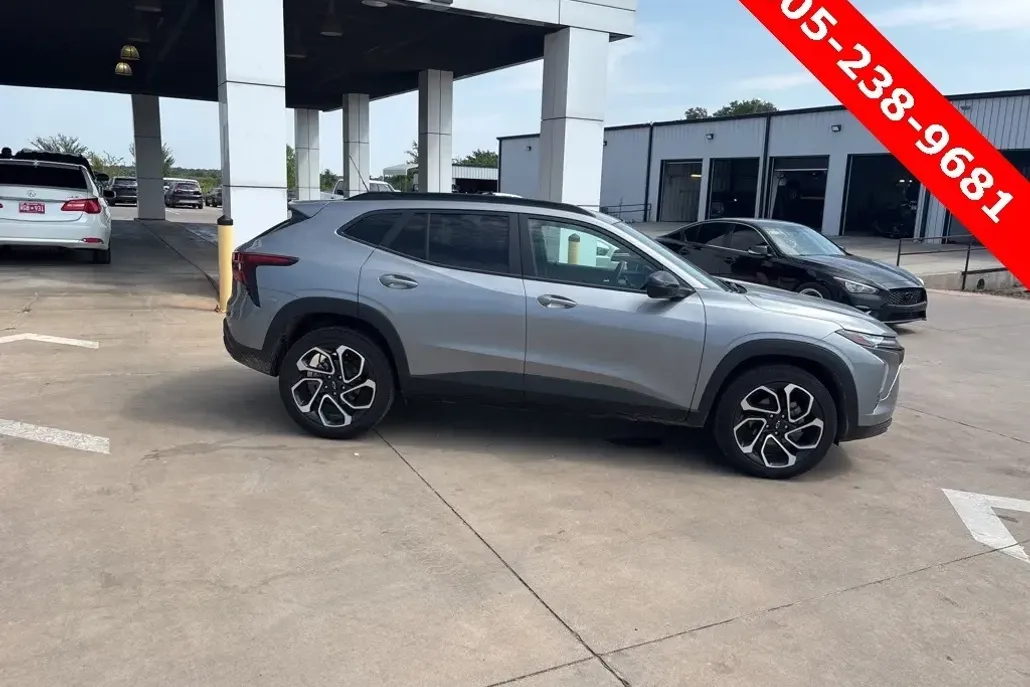 2025 Chevrolet Trax photo 1