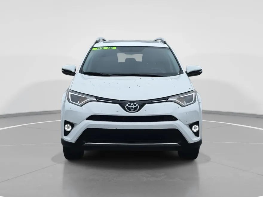 2016 Toyota RAV4 XLE photo 1