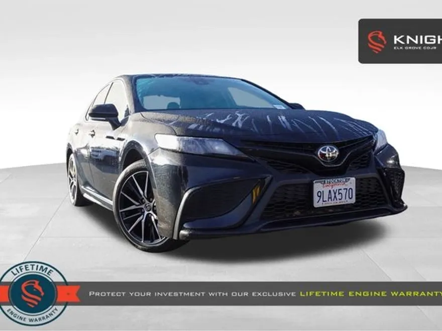 2024 Toyota Camry SE photo 1