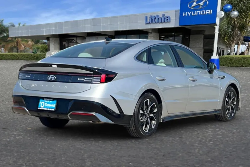 2024 Hyundai Sonata SEL photo 1