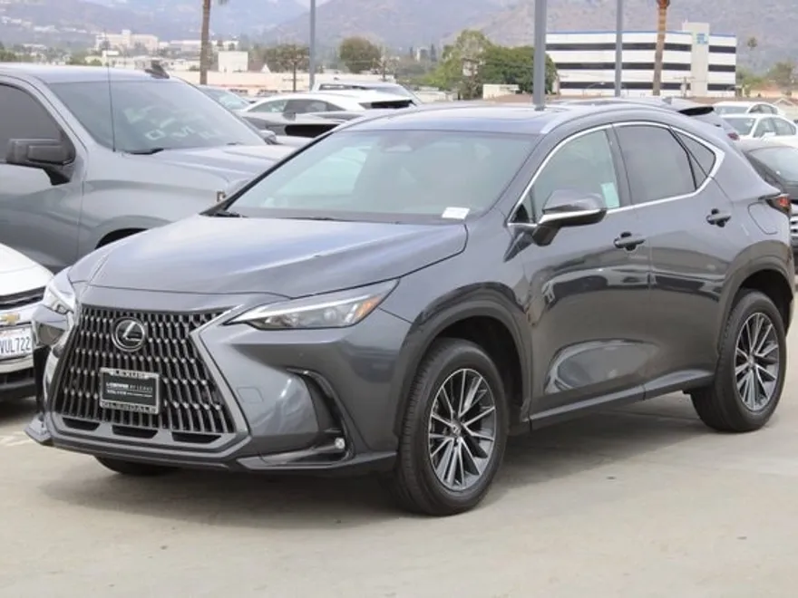 2025 Lexus NX 350h photo 1