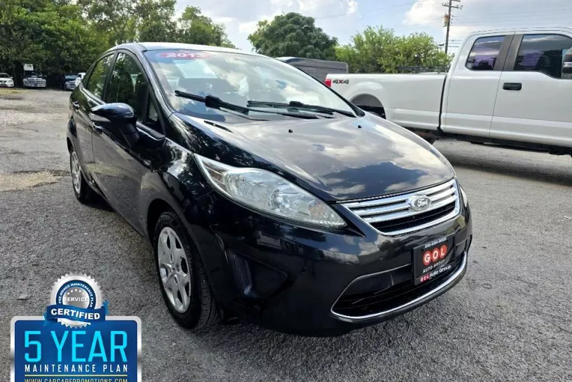 2013 Ford Fiesta SE photo 1