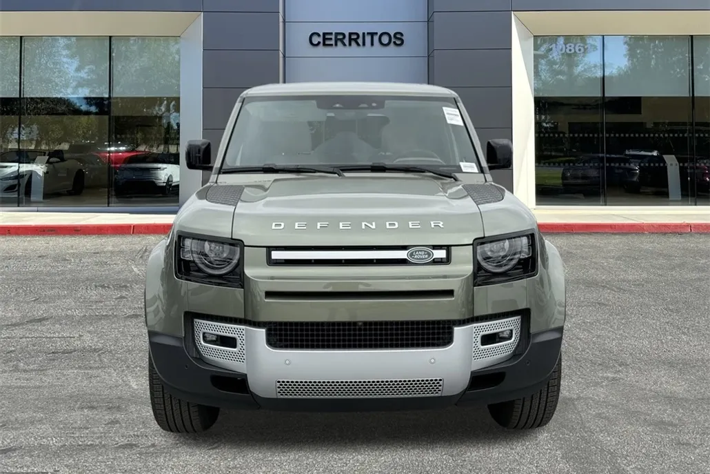 2025 Land Rover Defender 110 S photo 1