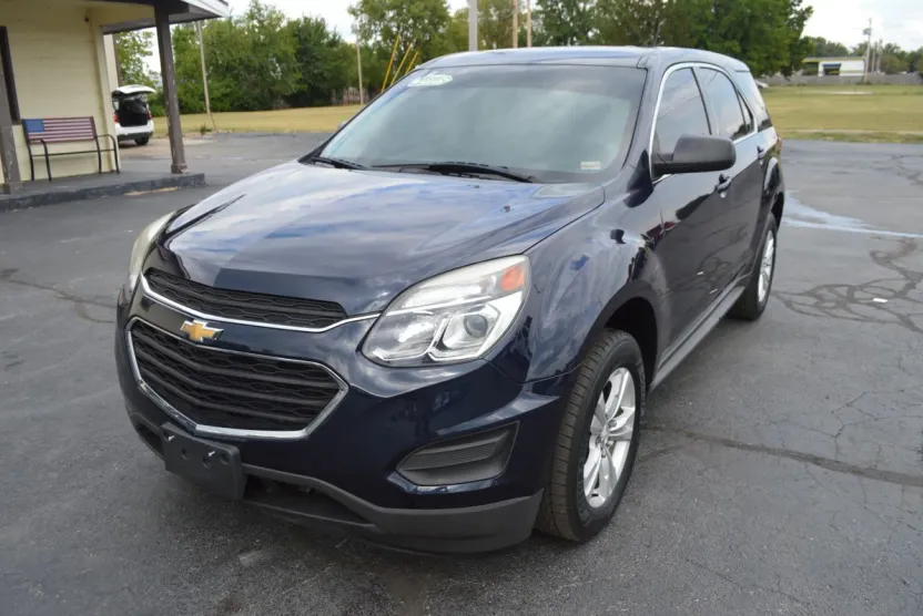 2017 Chevrolet Equinox LS photo 1