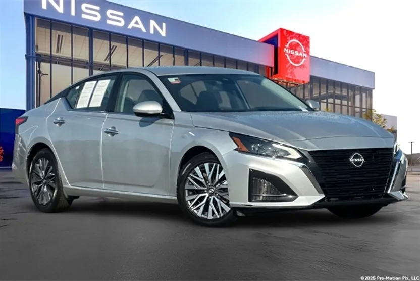 2023 Nissan Altima 2.5 SV photo 1