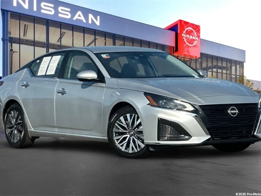 2023 Nissan Altima 2.5 SV photo 1