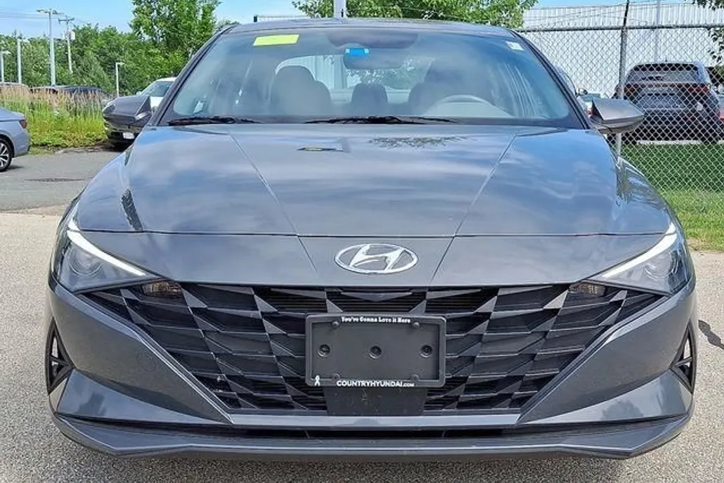 2023 Hyundai Elantra SEL photo 1
