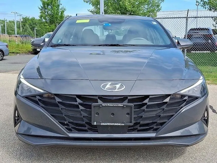 2023 Hyundai Elantra SEL photo 1
