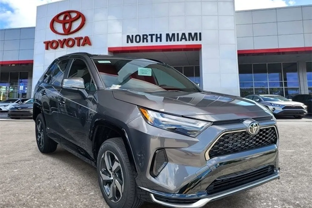2025 Toyota RAV4 Hybrid SE photo 1