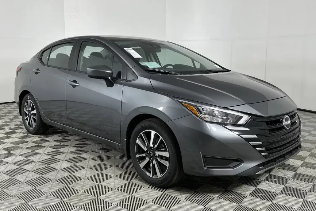 2025 Nissan Versa SV photo 1